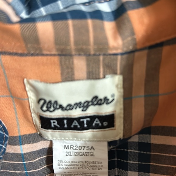 Wrangler Riata Button Down L/S Shirt. - Picture 2 of 5